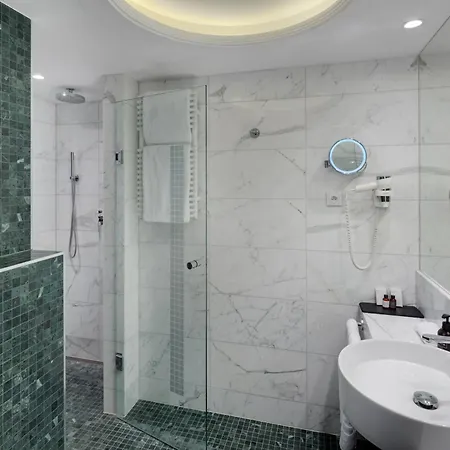 Savoy 4*