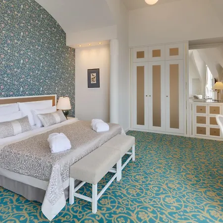 Hotel Savoy