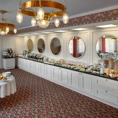 فندق Savoy 4*