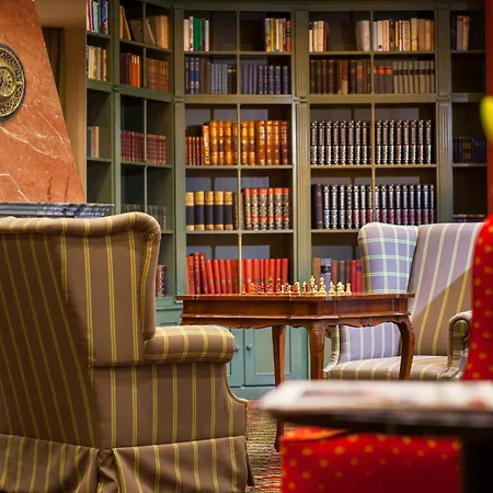 Savoy 4* براغ