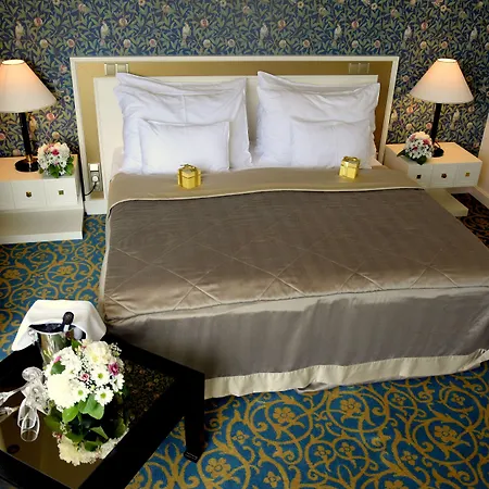 Savoy 4*